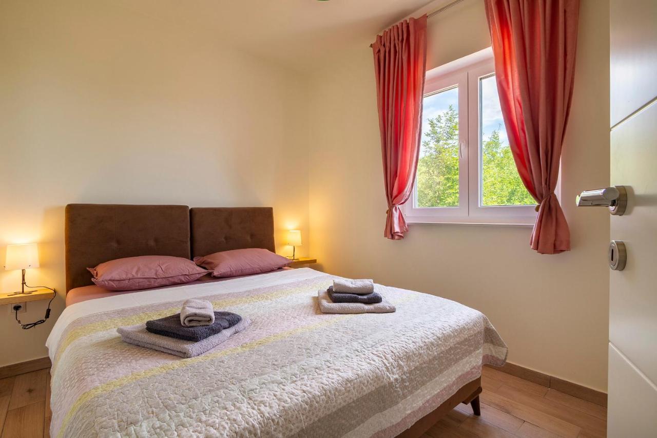 Apartmani Smokovo Jadranovo Exterior photo