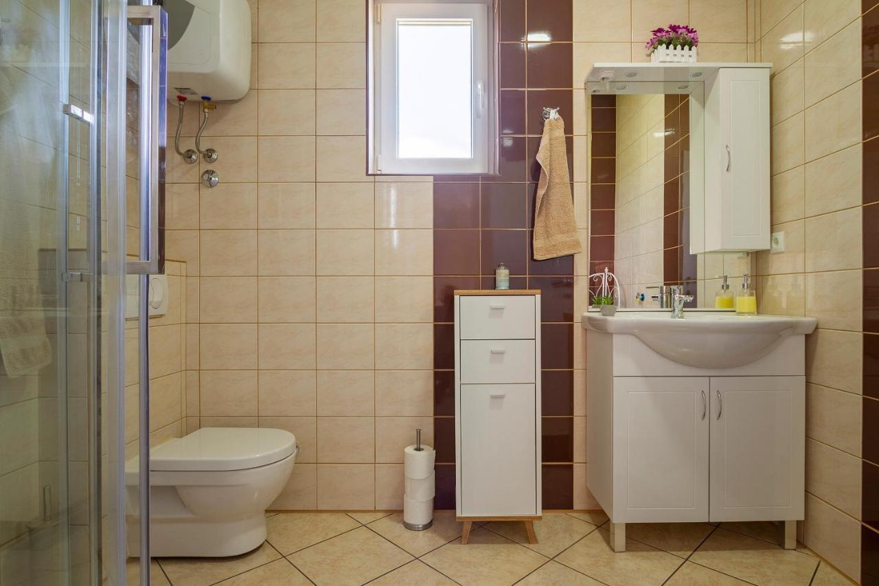 Apartmani Smokovo Jadranovo Exterior photo