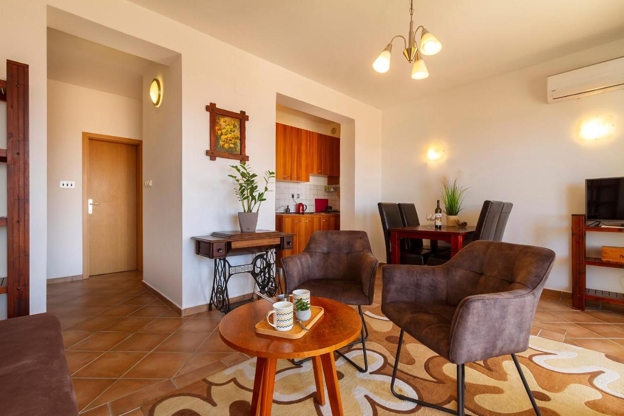 Apartmani Smokovo Jadranovo Exterior photo